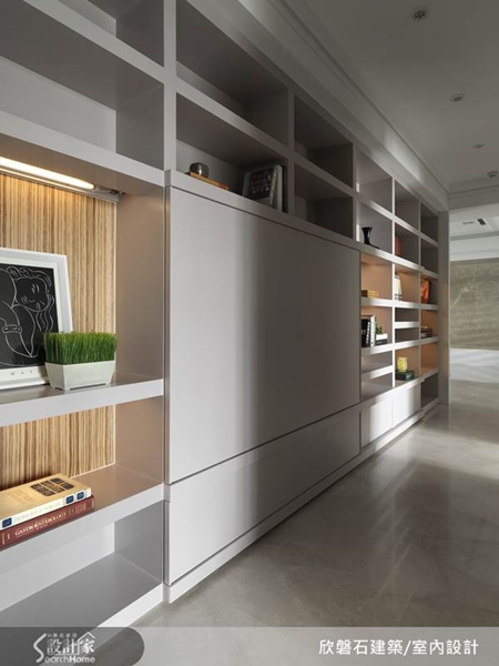 位於台中市文心森林公園第一排的75坪新成屋，設計師以